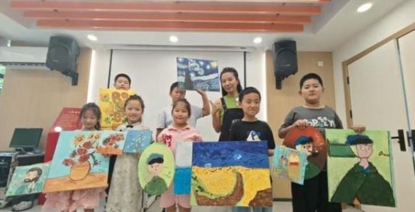 胜亿配资 孩子画梵高唱双语，免费课程火爆，家长直呼太值了